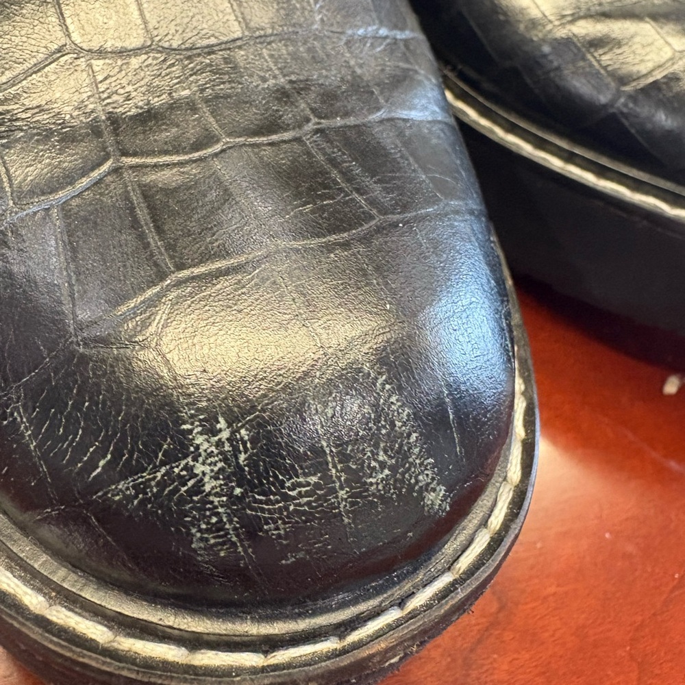 Black Crocodile Pattern Leather Boots - Picture 8 of 8